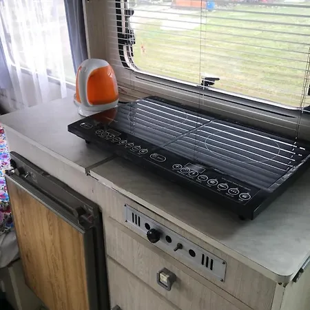 Kemping Przyczepa Campingowa Ogrzewana !!temperatura 17lub 18stopni *